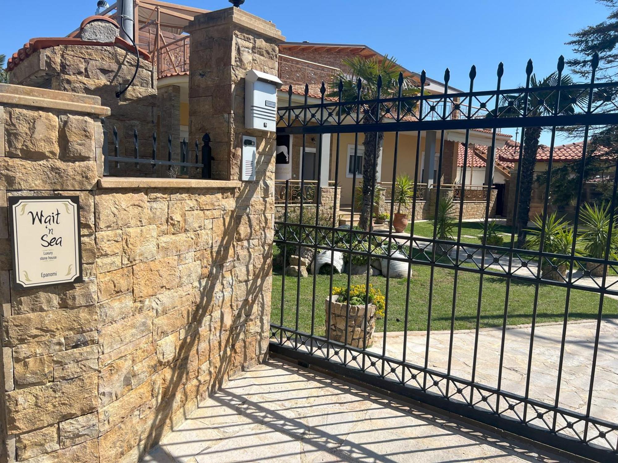 Doormat# Wait 'N Sea, Jacuzzi, Luxury Stone House Apartment Epanomí Ngoại thất bức ảnh
